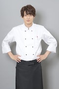 崎山つばさ (c)銀泥/一迅社 (c)2022「パティシエさんとお嬢さん」製作委員会