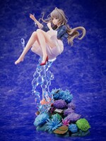 「海咲野くくる ＆ 宮沢風花 1/7スケールフィギュアセット」の風花のフィギュア。台座を差し替えることで、向きを変えることができる。