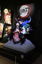 「『鬼滅の刃』吾峠呼世晴原画展」の様子。