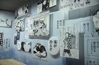 「『鬼滅の刃』吾峠呼世晴原画展」の様子。
