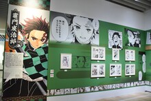 「『鬼滅の刃』吾峠呼世晴原画展」の様子。