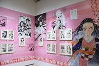 「『鬼滅の刃』吾峠呼世晴原画展」の様子。