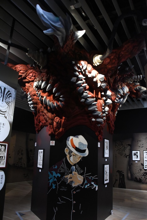 「『鬼滅の刃』吾峠呼世晴原画展」の様子。