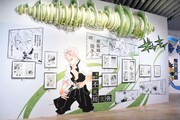 「『鬼滅の刃』吾峠呼世晴原画展」の様子。