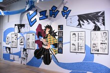 「『鬼滅の刃』吾峠呼世晴原画展」の様子。