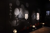 「『鬼滅の刃』吾峠呼世晴原画展」の様子。