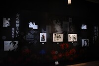 「『鬼滅の刃』吾峠呼世晴原画展」の様子。