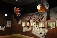 「『鬼滅の刃』吾峠呼世晴原画展」の様子。