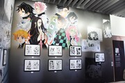 「『鬼滅の刃』吾峠呼世晴原画展」の様子。