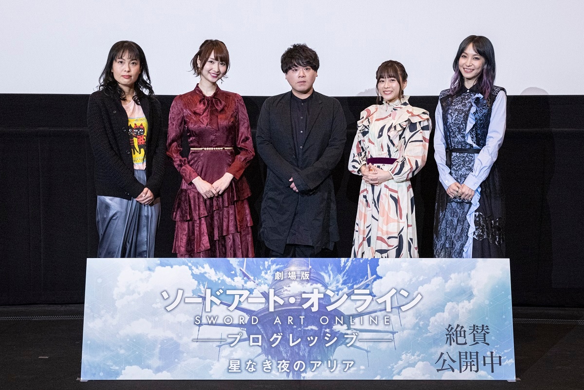 左から河野亜矢子監督、戸松遥、松岡禎丞、水瀬いのり、LiSA。