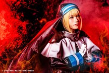 礒部花凜扮するアイリス。