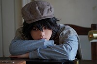 映画「文豪ストレイドッグス BEAST」より、長江崚行扮する江戸川乱歩。