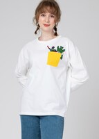 「アクション仮面（クレヨンしんちゃん）」コラボ長袖Tシャツのフロントイメージ。