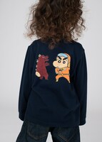 「アクション仮面（クレヨンしんちゃん）」コラボキッズ長袖Tシャツのバックイメージ。