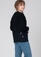 「かすかべ防衛隊（クレヨンしんちゃん）」コラボスウェットのバックイメージ。