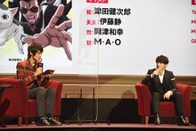 左から吉田尚記アナウンサー、津田健次郎。