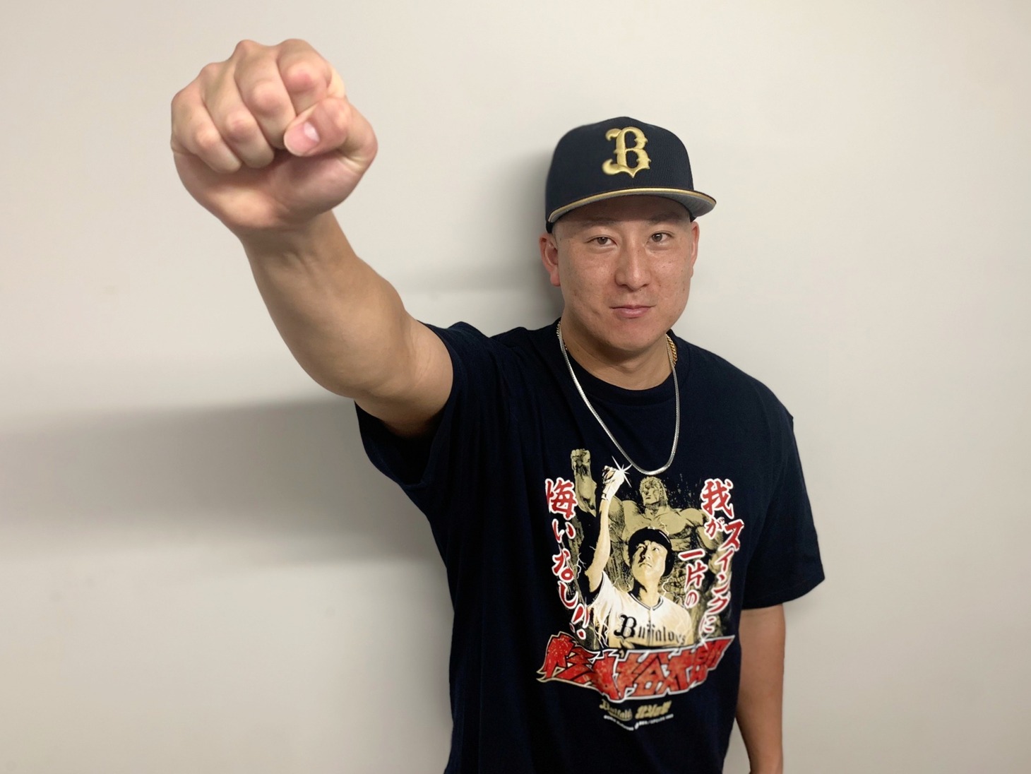 杉本裕太郎選手によるグッズ着用写真。