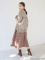 「すみっコぐらしニットカーディガン」着用イメージ