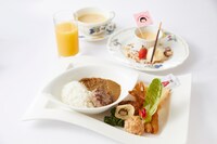 横浜ロイヤルパークホテルで提供される「ちびまる子ちゃん×横浜ロイヤルパークホテル」。