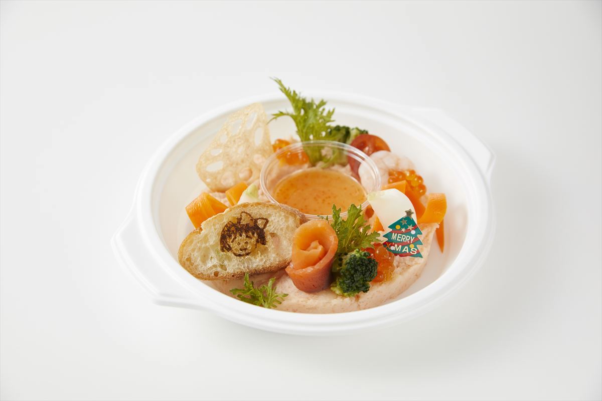 横浜ロイヤルパークホテルで提供される「野口さん大好き たらことイクラのタラモサラダ―まる子のクルトンを添えて―」。