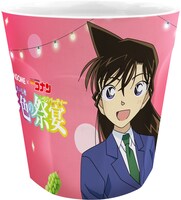 Bコースの賞品「名探偵コナン キャンペーン限定コップ3個（コナン・蘭・安室）+プレート2枚」。 (c)青山剛昌／小学館・読売テレビ・ＴＭＳ 1996