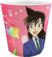 Bコースの賞品「名探偵コナン キャンペーン限定コップ3個（コナン・蘭・安室）+プレート2枚」。 (c)青山剛昌／小学館・読売テレビ・ＴＭＳ 1996