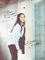 「東京リベンジャーズ」とKANGOLのコラボレーションモデル着用イメージ。