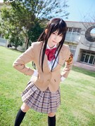 えなこのグラビア。（撮影 / 藤城貴則、スタイリスト / 清水円、ヘアメイク / 瀬田知世、衣装協力 / 株式会社リアラ、デザイン / 坂上和也 (banjo)）