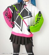 「ツインターボ 勝負服パーカー」着用イメージ