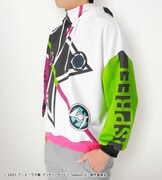 「ツインターボ 勝負服パーカー」着用イメージ