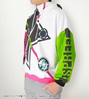 「ツインターボ 勝負服パーカー」着用イメージ