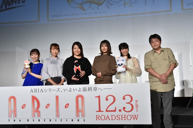 アニメ「ARIA The BENEDIZIONE」完成披露上映会より。左から牧野由依、葉月絵理乃、皆川純子、中原麻衣、西村ちなみ、名取孝浩監督。