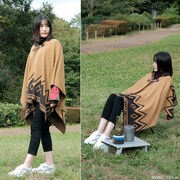 「五泉ニット mino(みの) 志摩リン焚火ポンチョ」着用イメージ