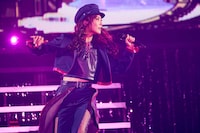 11月10日に千葉・幕張イベントホールで開催された「SANKYO presents マクロスF ギャラクシーライブ 2021［リベンジ］～まだまだふたりはこれから！私たちの歌を聴け!!～」より。