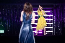 11月10日に千葉・幕張イベントホールで開催された「SANKYO presents マクロスF ギャラクシーライブ 2021［リベンジ］～まだまだふたりはこれから！私たちの歌を聴け!!～」より。