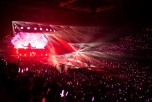 11月10日に千葉・幕張イベントホールで開催された「SANKYO presents マクロスF ギャラクシーライブ 2021［リベンジ］～まだまだふたりはこれから！私たちの歌を聴け!!～」より。