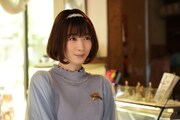 岡本夏美演じる波留芙美子。 (c)銀泥/一迅社 (c)2022「パティシエさんとお嬢さん」製作委員会