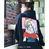 「Power Hoodie」の着用例。