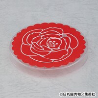 牡丹の花をあしらった丸台座。
