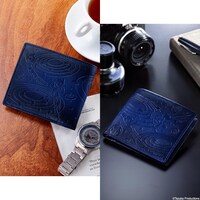 「アトムデビュー 70周年特別記念
本革二つ折り財布 紺碧の宇宙」