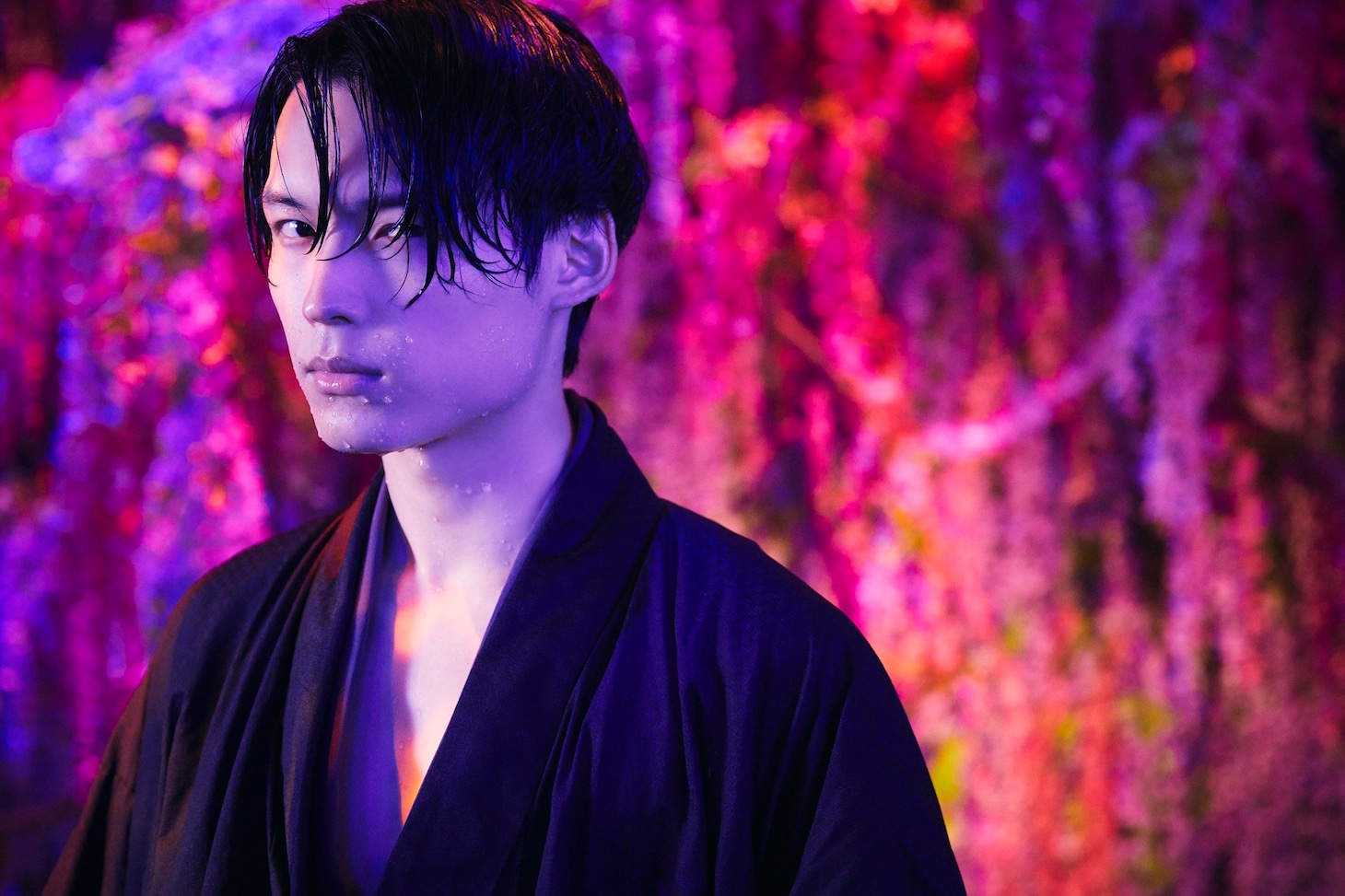 松村北斗扮する百目鬼静。(c)2022映画「ホリック」製作委員会 (c)CLAMP・ShigatsuTsuitachi CO.,LTD.／講談社