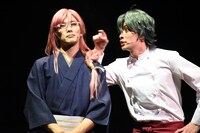 左から久保田秀敏演じるCherry blossom、伊万里有演じるジョー。