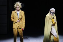 左から吉岡佑演じるオールマイト（トゥルーフォーム）、米原幸佑演じるグラントリノ。