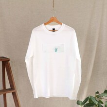 「愛してるぜベイベ★★」をモチーフにした大人用ロングTシャツ。 (c)槙ようこ／集英社