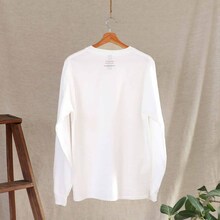 「愛してるぜベイベ★★」をモチーフにした大人用ロングTシャツ。 (c)槙ようこ／集英社