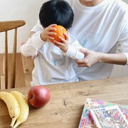 「愛してるぜベイベ★★」をモチーフにしたロングTシャツの着用イメージ。 (c)槙ようこ／集英社