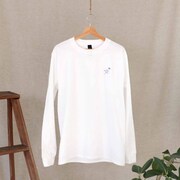 「愛してるぜベイベ★★」をモチーフにした大人用ロングTシャツ。 (c)槙ようこ／集英社