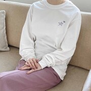 「愛してるぜベイベ★★」をモチーフにした大人用ロングTシャツの着用イメージ。 (c)槙ようこ／集英社