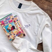 「愛してるぜベイベ★★」をモチーフにした大人用ロングTシャツ。 (c)槙ようこ／集英社