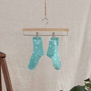 「愛してるぜベイベ★★」をモチーフにした靴下。 (c)槙ようこ／集英社